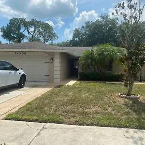 Holiday home Cheerful 3 Bed House In A Cul- De-sac!, Tampa